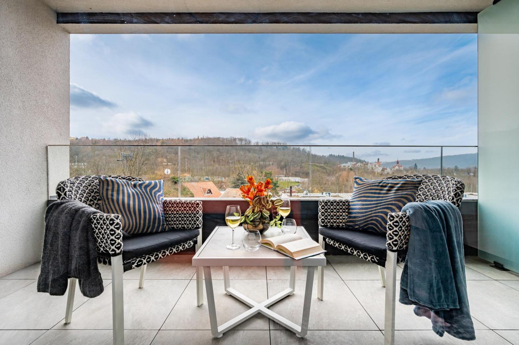 Prague Days - Studio - Terrace - Private Parking المظهر الخارجي الصورة